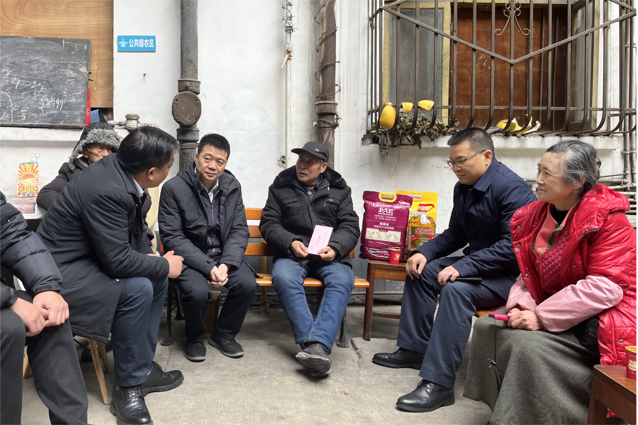 省金狮贵宾会集团领导班子成员走访慰问生活困难党员、老党员、老干部